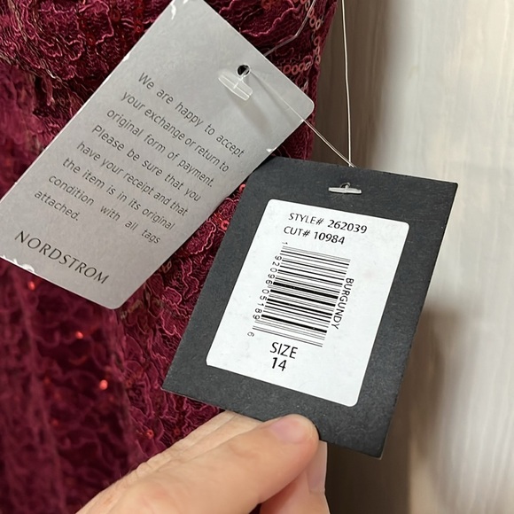 NWT Marina Burgundy Sequin Lace Floral Sheath Cap Sleeve Cocktail Dress Size 14 - Picture 10 of 14